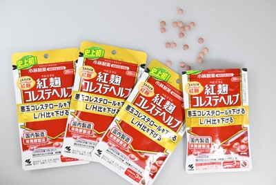 紅麹コレステヘルプ＝東京都千代田区で2024年4月8日、前田梨里子撮影