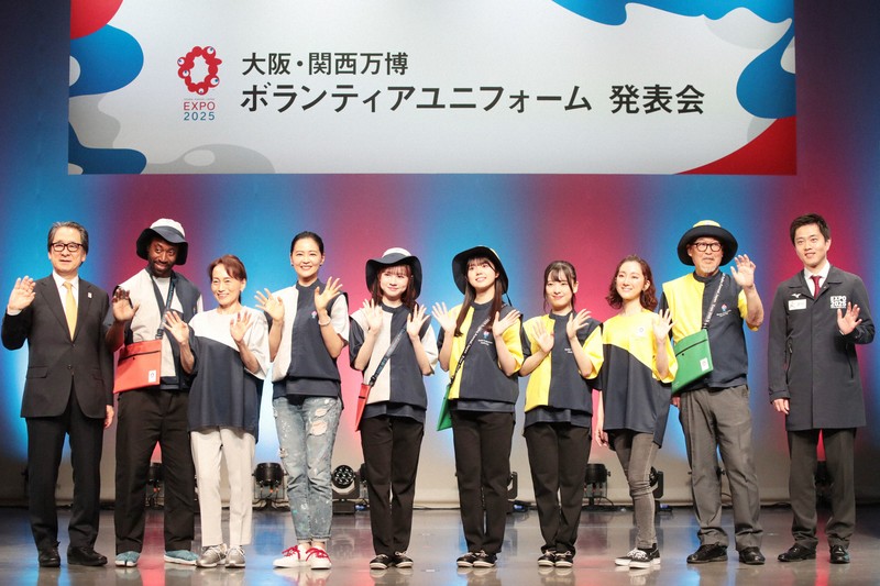 大阪・関西万博のボランティア・ユニホーム発表 [写真特集1/10] | 毎日新聞