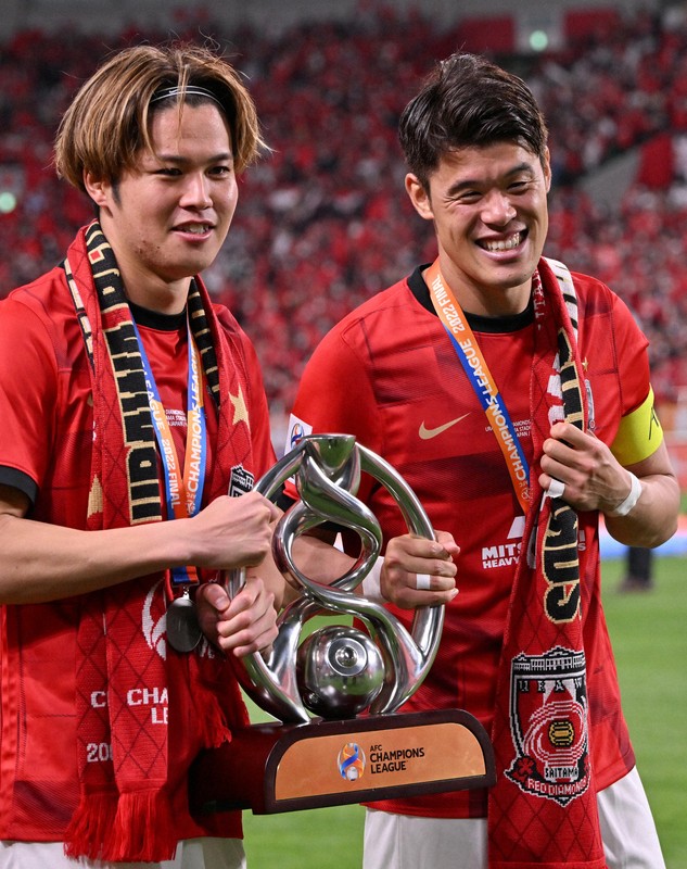 浦和レッズ 伊藤敦樹 MVP記念 勝利試合限定レプリカユニフォーム L 2024 football life：「メンタル的にくる、でも…」 浦和レッズ伊藤敦樹の