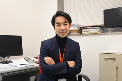 佐藤一磨・拓殖大教授＝東京都文京区の拓殖大で2024年2月14日午後0時40分、御園生枝里撮影