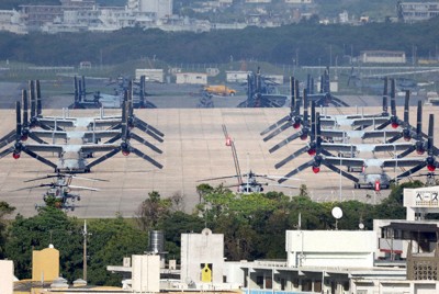 米海兵隊のオスプレイが駐機する普天間飛行場＝沖縄県宜野湾市で3月9日、喜屋武真之介撮影