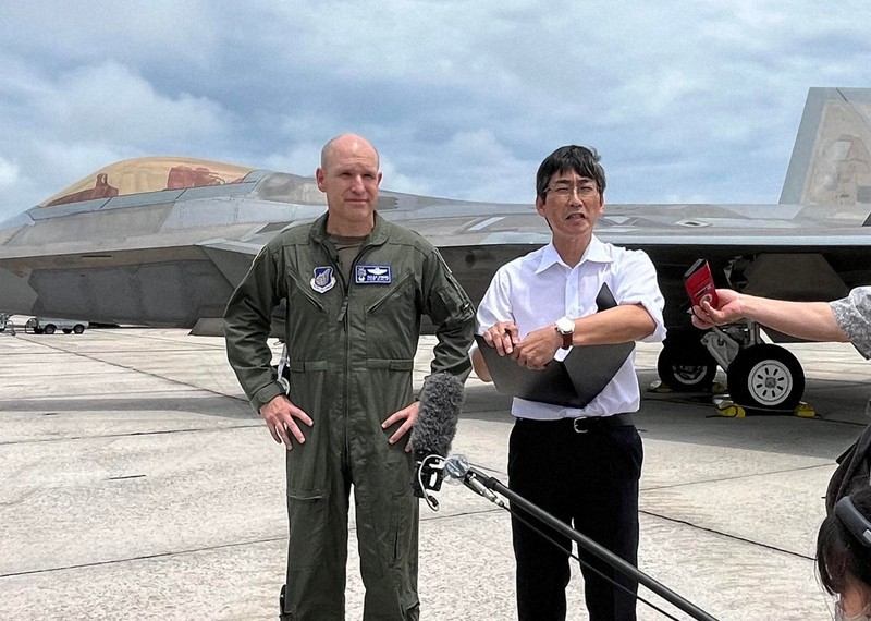 米軍放出品 チャレンジ 沖縄 嘉手納基地 AIR FORCE 沖縄・嘉手納基地にカナダ空軍のC17大型輸送機が飛来 北朝鮮の「瀬取り