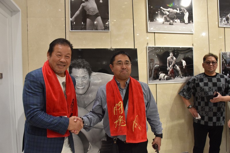 アントニオ猪木展に藤波辰爾さん 偉大な闘魂「僕らも触れたい」 [写真
