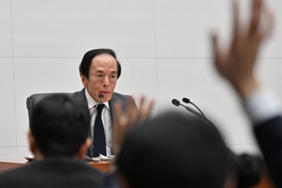 金融政策決定会合後に記者会見する日銀の植田和男総裁＝東京都中央区で2024年4月26日、三浦研吾撮影
