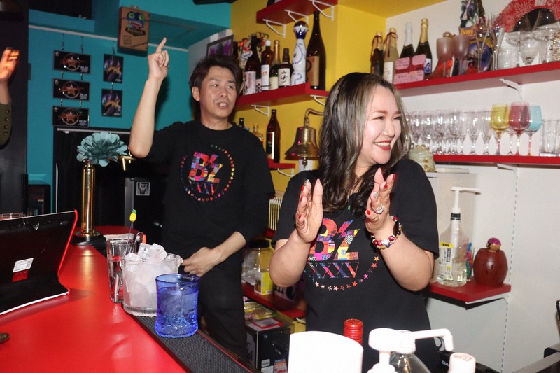 B'zは私の人生」 波瀾万丈の智代ママ、かなえた20年来の夢 | 毎日新聞