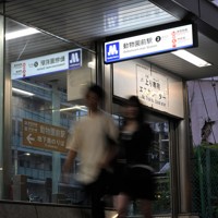 被害に遭った女性が男性と待ち合わせた大阪メトロ・動物園前駅の2号出入り口＝大阪市西成区で2024年4月26日午後6時27分、郡悠介撮影