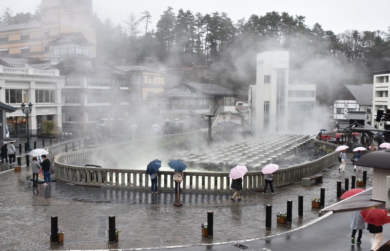 5類移行が追い風? 草津温泉、観光客は過去最多 新たな兆しも | 毎日新聞