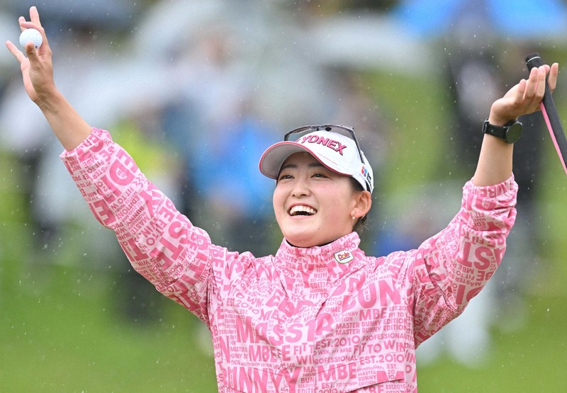 岩井千怜が2連覇、通算6勝目 ゴルフRKB×三井松島レディース [写真特集1