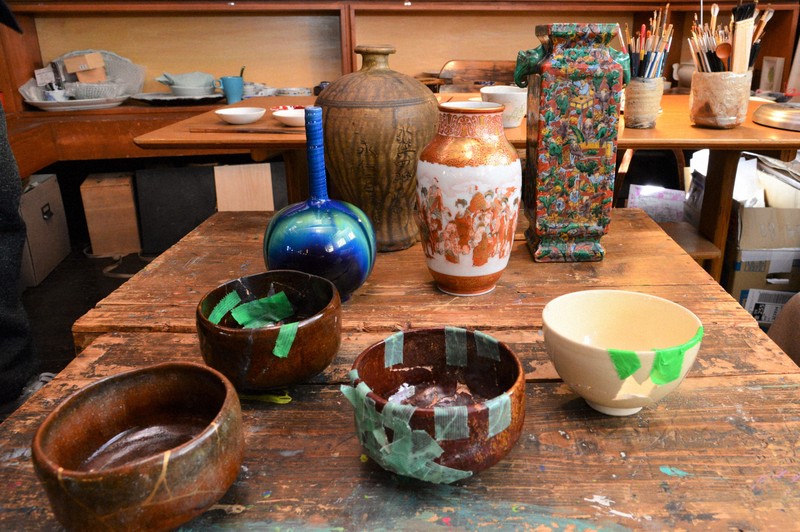 未来へ継ぐ、能登地震の傷痕 壊れた陶磁器、金粉用いて修復 | 毎日新聞