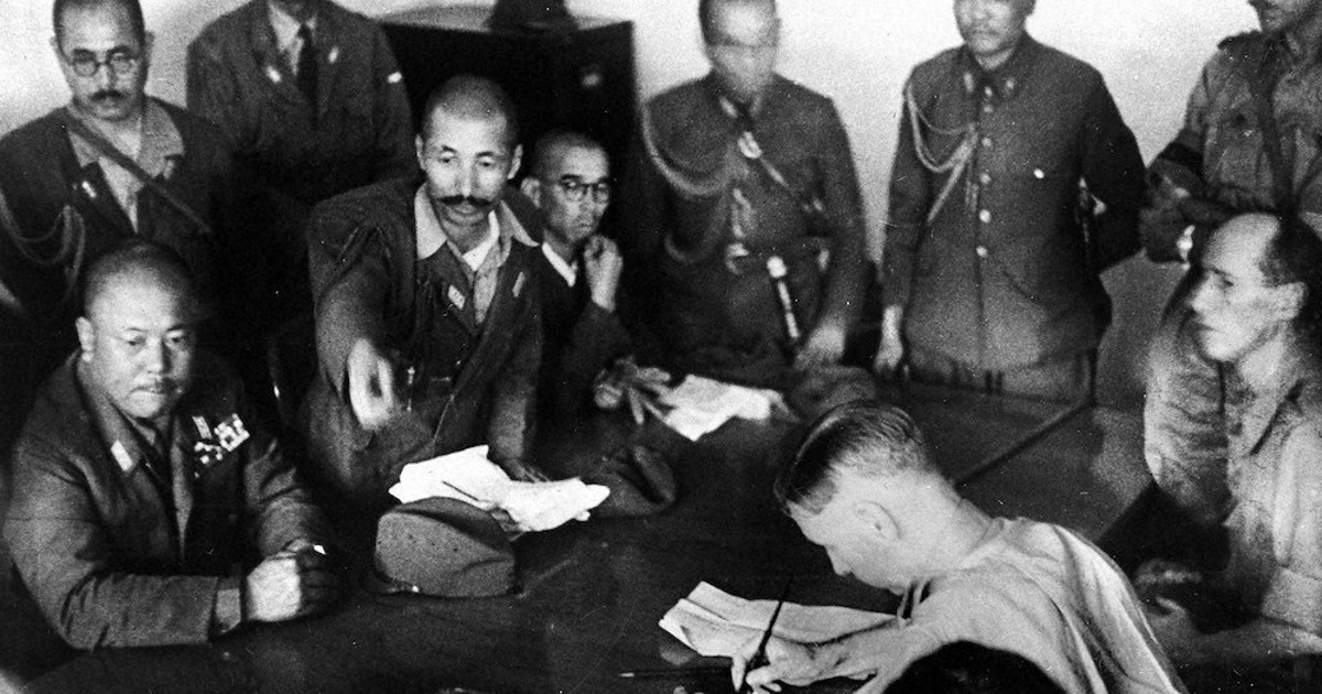 戦中写真を読む：／3 シンガポール「陥落」 調印の瞬間をスクープ