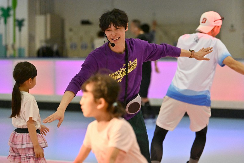 ローラースケートにもフィギュア 西木紳悟さんが導くパラダイス | 毎日新聞