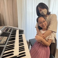 エレクトーンやピアノの演奏で人気を集めるりっちゃんとりっちゃんの母＝関東地方にある自宅で2024年4月5日午後2時50分、松山文音撮影
