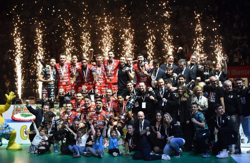 石川祐希が移籍の「ペルージャ」はバレー界の「銀河系軍団」か | 毎日新聞