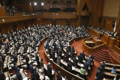 離婚後の共同親権導入を盛り込んだ改正民法を賛成多数で可決・成立した参院本会議＝国会内で2024年5月17日午後1時7分、前田梨里子撮影