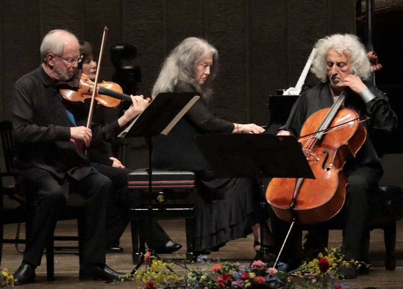 別府アルゲリッチ音楽祭 陶酔、26年ぶり三重奏 ／大分 | 毎日新聞