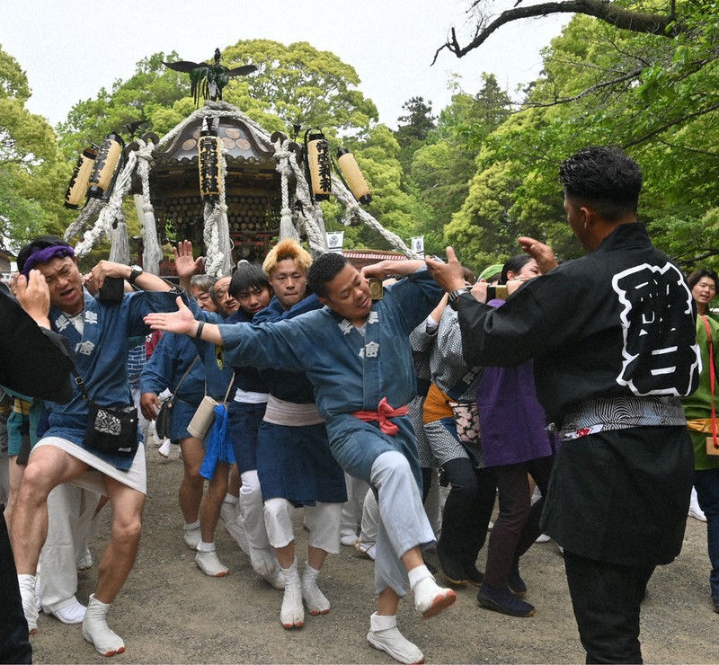 節目の神輿にぎやかに 常磐神社 神幸祭 ／茨城 | 毎日新聞