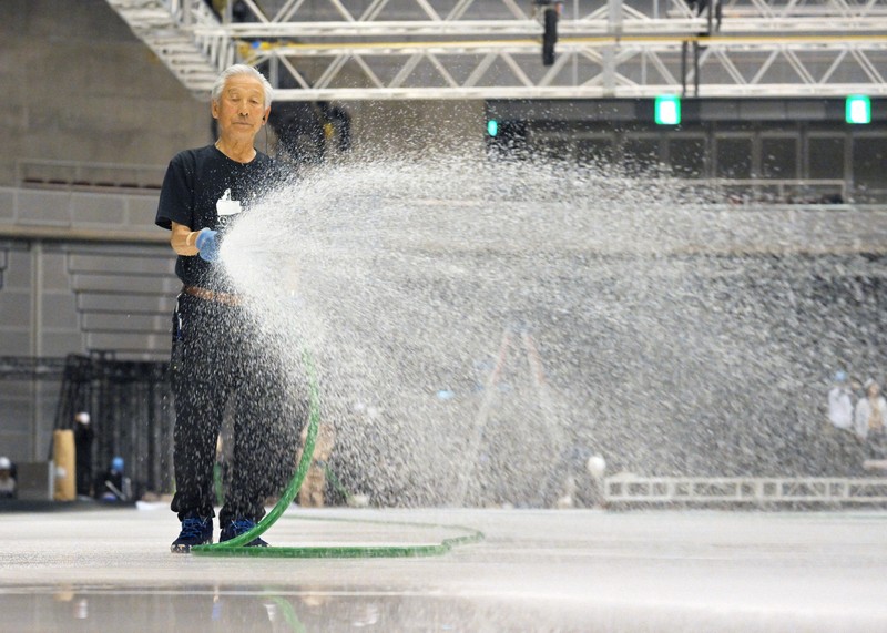 整氷作業を続けて半世紀 羽生結弦さんの舞台も支える86歳の職人