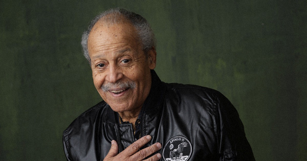 毎小ニュース：宇宙 90歳で宇宙飛行 60年前の夢実現 | 毎日新聞