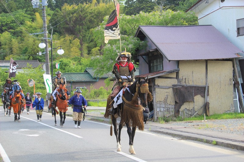 14年ぶり凱旋に「一歩前進」 福島・双葉に相馬野馬追の騎馬行列 [写真