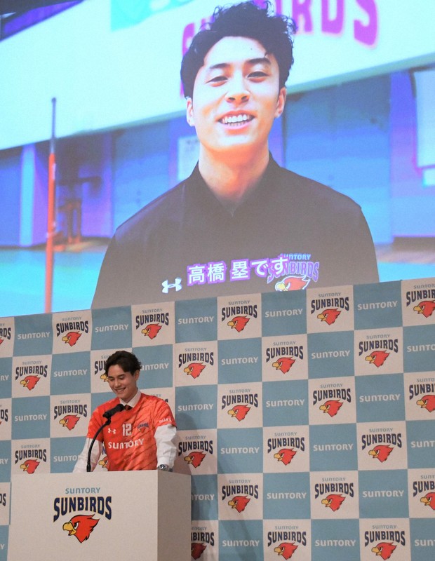 高橋藍「クラブでも代表でも世界一」 サントリー移籍会見詳報