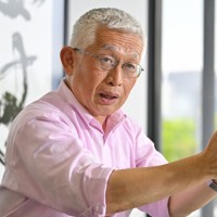 田原総一朗さんのインタビューに答える前明石市長の泉房穂さん＝東京都千代田区で2024年4月22日、前田梨里子撮影
