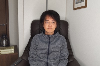 中村文則の書斎のつぶやき：「下」を見て安心する人たち | 毎日新聞