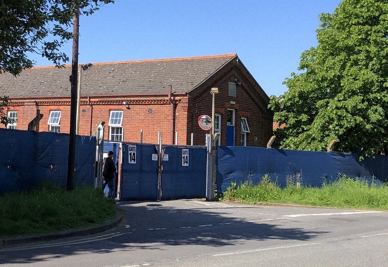 英国の針路・'24総選挙：移民強制移送、世論二分 「人をモノ扱い