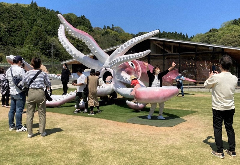 エビがゾウに？ えっ、びっくり 巨大モニュメント計画、賛否 「観光