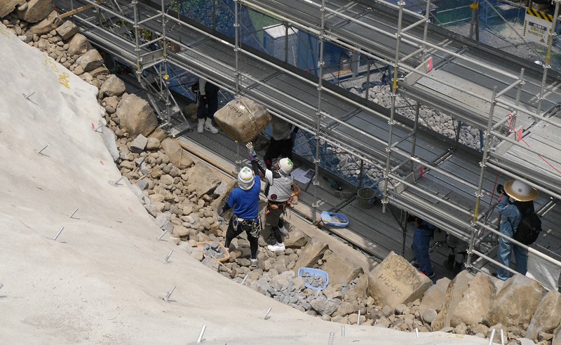 熊本城の石垣積み直しが始まる 平櫓の土台、2025年完了予定 | 毎日新聞