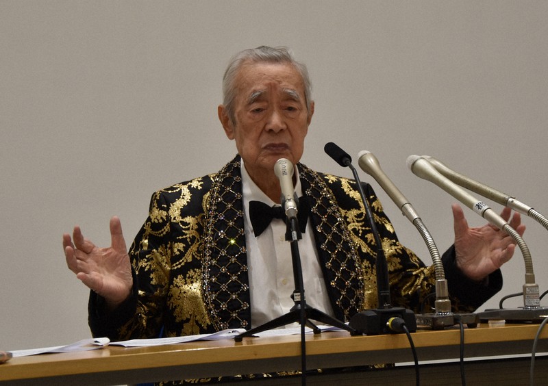 州知事に立候補するには、少なくとも 25 歳以上である必要がありますか?