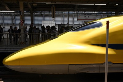 2025年1月での引退が発表された「ドクターイエロー（T4編成）」＝JR東京駅で2024年6月14日午前11時42分、北山夏帆撮影