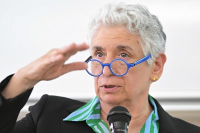 「ケアリング・デモクラシー」について講演をする米政治学者のジョアン・トロントさん＝京都市上京区の同志社大で2024年6月1日、山崎一輝撮影