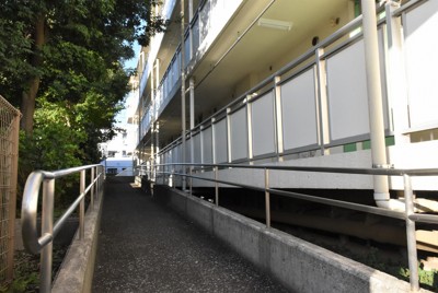 疑因照顧病妻壓力大,88歲老翁涉嫌勒斃妻子遭逮捕