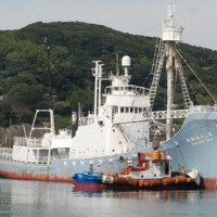 下関ゆかりの捕鯨船、模型が半世紀ぶり「帰港」 石川の乗組員が