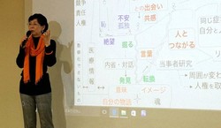 レビー小体型認知症について、講演する樋口直美さん＝横浜市港北区で2017年11月25日（樋口さん提供）