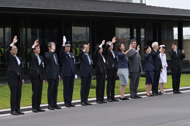 天皇、皇后両陛下が英国へ出発 [写真特集1/8] | 毎日新聞