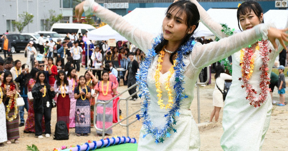 水掛け合い、互いの幸福願う 札幌でミャンマーの正月祭り ／北海道