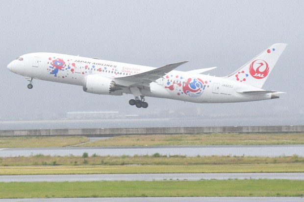 Easy Japanese news in translation: Myaku-Myaku jet set to promote