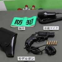 警察手帳偽造容疑、自称「警察マニア」の26歳逮捕 乗用車も改造か