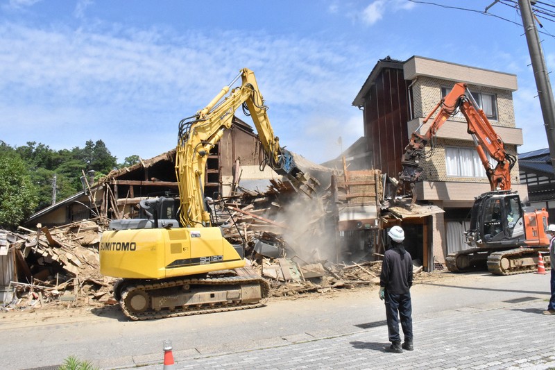 公費解体直前に崩壊の酒蔵、再建目指す若おかみ 能登半島地震 | 毎日新聞