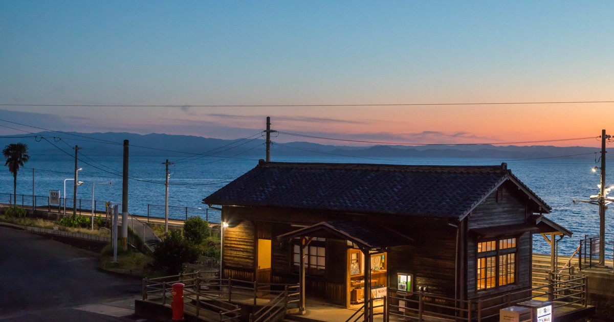 馬と古城夕陽が沈む雰囲気が出た作品です。 PostmodernHippie – 過​去​主​義​生​活 – CD (Mini-Album), 2024