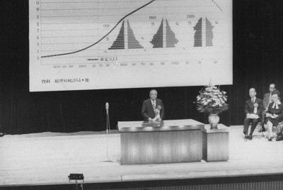 「子どもは2人までに抑える国民的合意を…