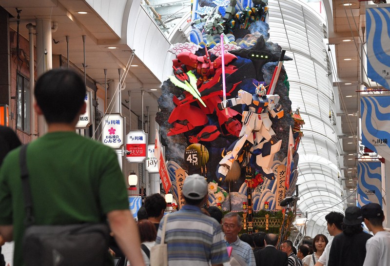 見せてもらおうか、博多祇園のガンダム山笠を ファンの人形師制作