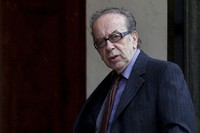 Albanian novelist Ismail Kadare arrives at the Elysee Palace to receive the France's Legion d'Honneur medal by French President Francois Hollande, in Paris, on May 30, 2016. (AP Photo/Thibault Camus, File)
