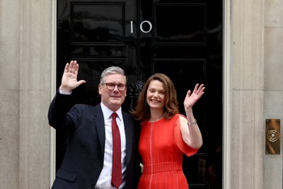 英國史達默首相任內困境與辭職背景解析