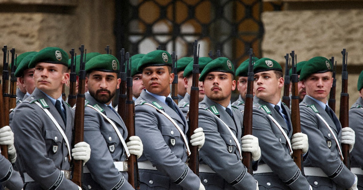 質問なるほドリ：ドイツの徴兵制が復活するの？ 就役意思の有無を登録