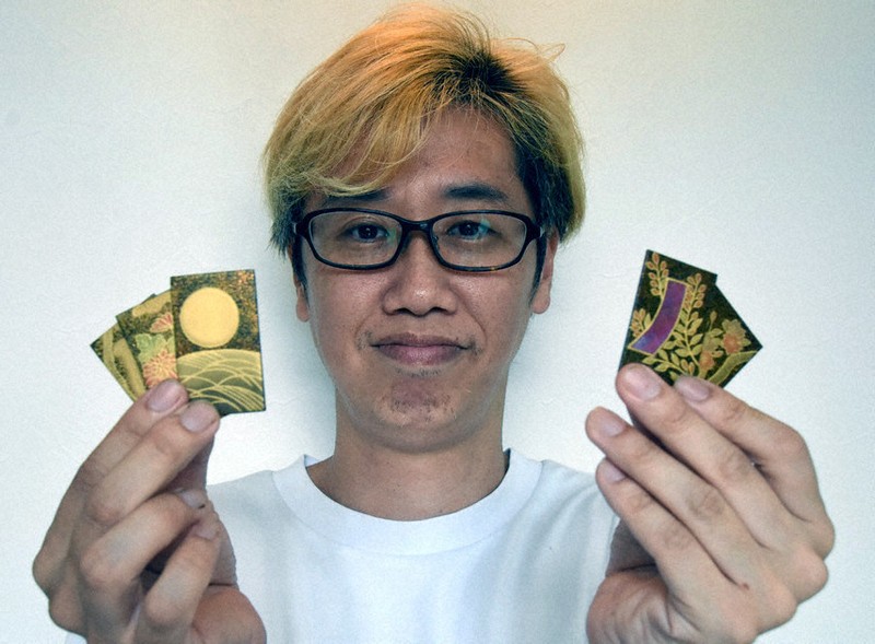 豪華「花札」鮮やかに 「蒔絵」の技術で再現 姫路の漆芸家・江藤さん