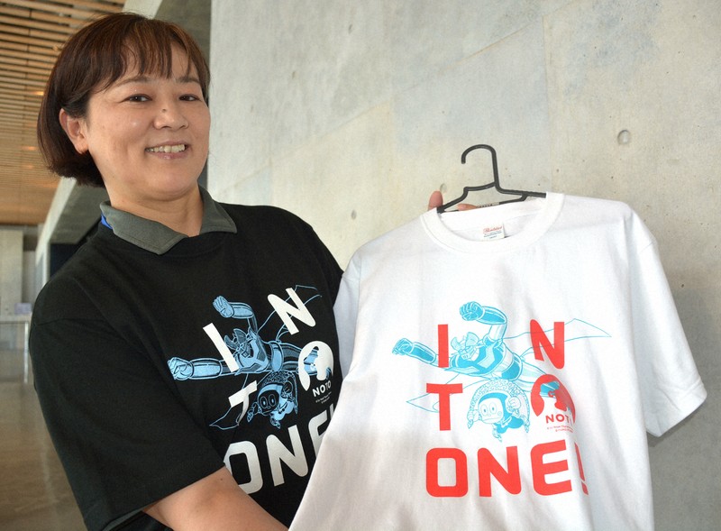 マジンガーZ×忍者ハットリくんのコラボTシャツ 被災地に希望を | 毎日新聞