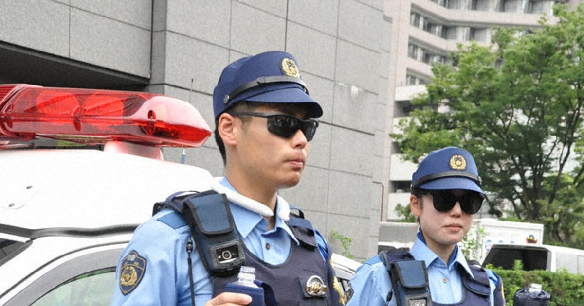 サングラスやネックリング着用OK 外で働く警察官も暑さ対策 ドリンク