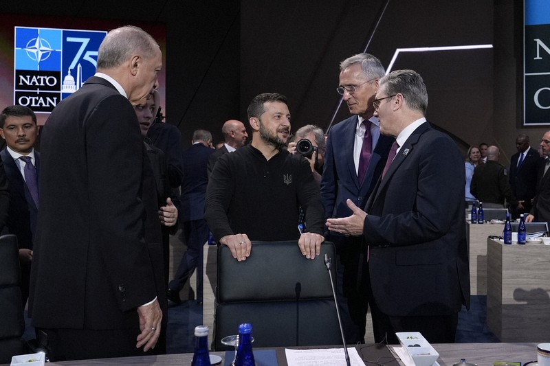 ゼレンスキー氏「兵器の使用制限撤廃を」 NATO供与分 | 毎日新聞